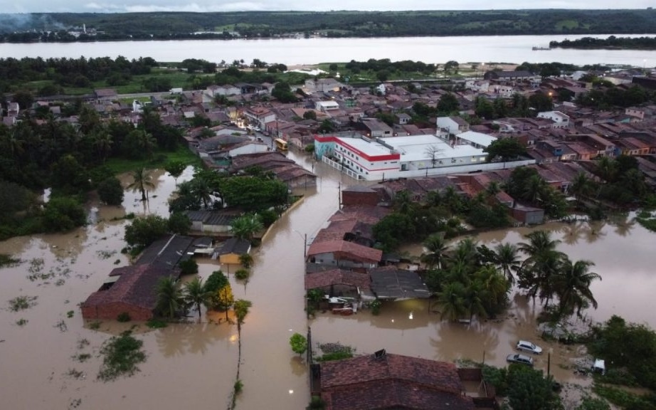 Mưa lớn gây lở đất và lũ lụt ở Brazil khiến 65 người thiệt mạng